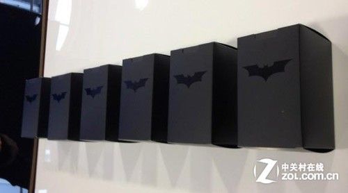 rises(黑暗骑士崛起)"特别版的诺基亚lumia 800,背面的蝙蝠侠logo格外