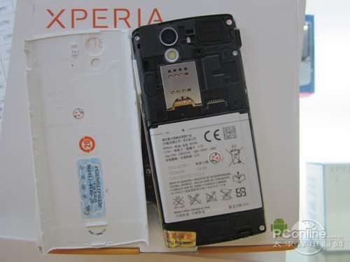 玲珑小巧不足2K 索爱ST18i仅1680元_手机