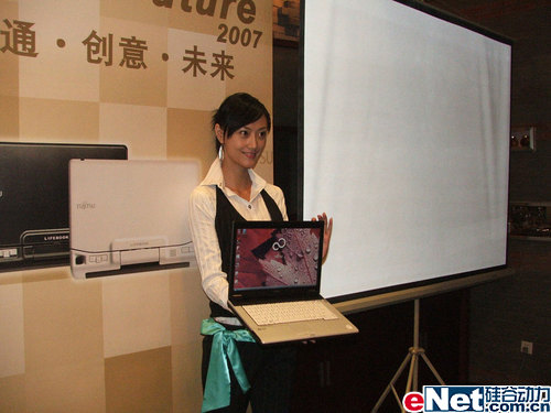 ���ʦ����ŮЯ��չʾ��ʿͨS7211��ͼ