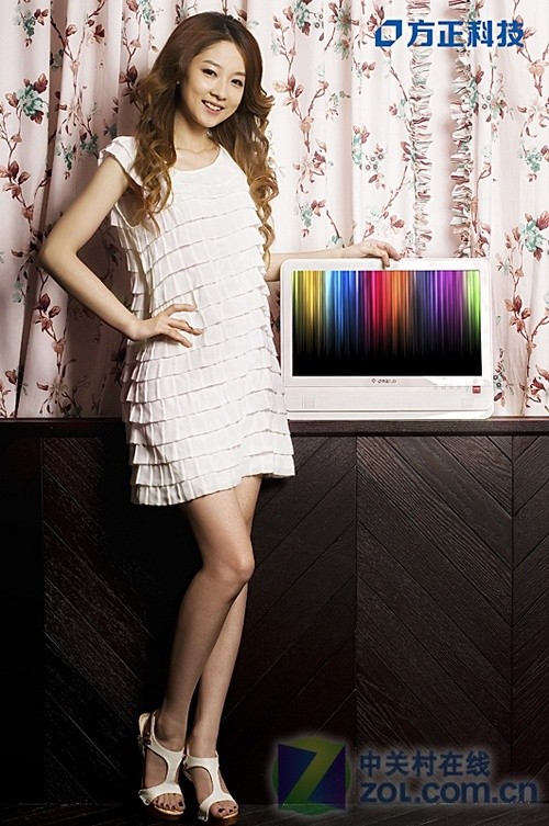 绝色倾城 清纯美女展示方正一体机新品