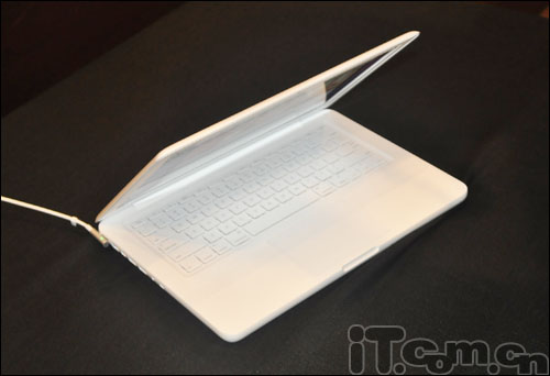 苹果发布Macbook、iMac和Magic Mouse