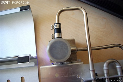 真有那么热吗?!笔记本散热垫也玩水冷_笔记本