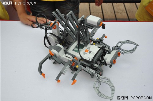 戴尔举办农民工子弟FLL机器人挑战赛!