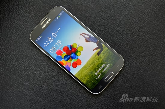 独家:HTC One对比三星Galaxy S4_手机