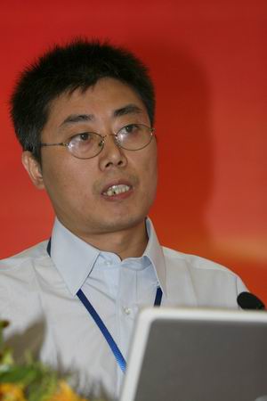 图文:珠海银邮研发系统部经理林燕明演讲
