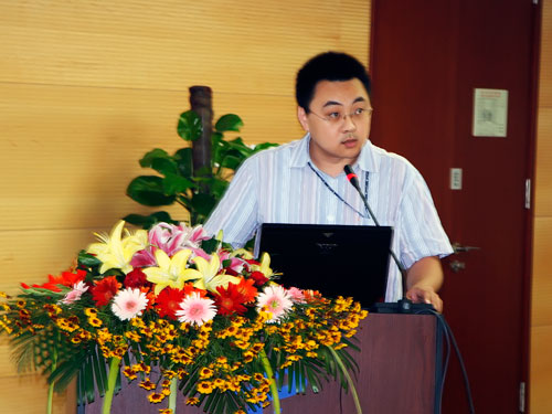 图文:中电信业务部姜睿介绍3G手机业务和资费