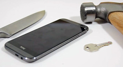 HTC M8用手机和钥匙很难拆解