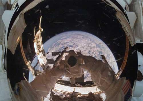 2007年度精彩太空照片：危险重重的太空杂技