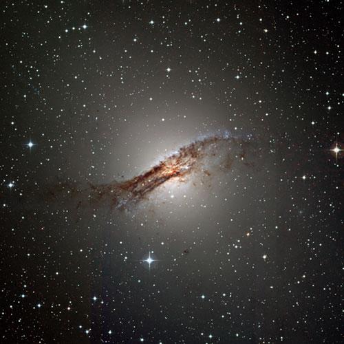 NASA公布黑洞攻击星系实景照片(组图)