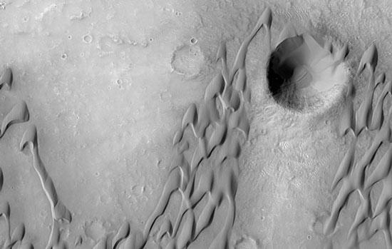 火星发现由风天然雕琢而成的波纹状地貌(图)