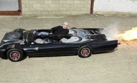 男子造平板汽车配喷气发动机时速160公里