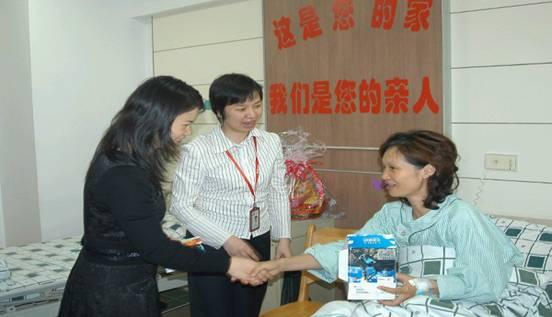 广东联通向抵穗就医灾区伤员赠送手机及话费