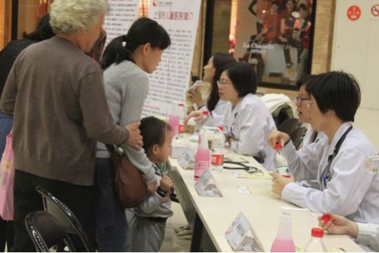 上海儿童医院参加服务百姓健康行动义诊活动