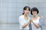 廖若愚(右)、盛可馨(左)两姐妹即将赴德法留学