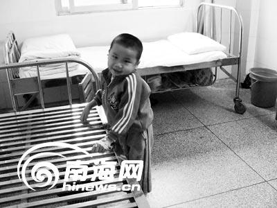 万宁5龄童患上脑瘫无钱治母亲弃子离家出走
