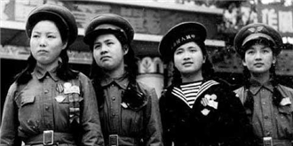 50年代女兵飒爽英姿