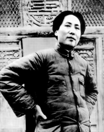 图片版权归原作者所有 毛泽东在陕北窑洞前-图片版权归原作者所有