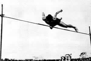 1970年11月8日,倪志钦破男子跳高世界纪录