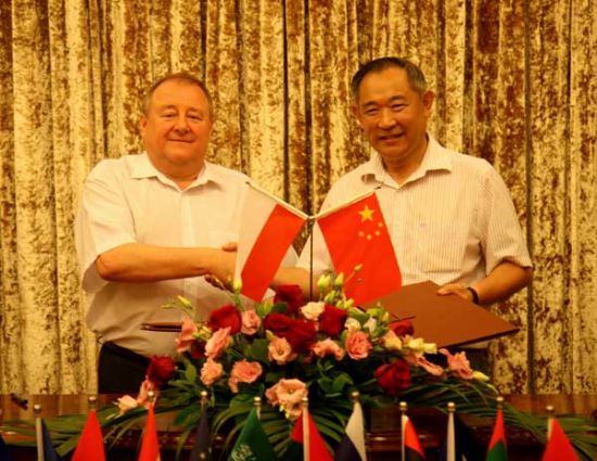 中国世界和平基金会与波兰商会签约仪式