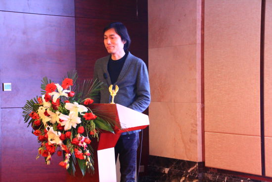第一届江南诗歌奖得主:王寅,获奖作品《此刻无须知晓生死》
