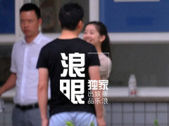 实拍奶茶妹妹娇羞索抱