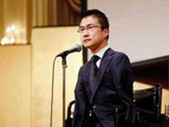 日劈腿作家庆生谢罪 