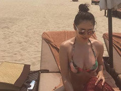 女神孙艺珍海滩秀美胸