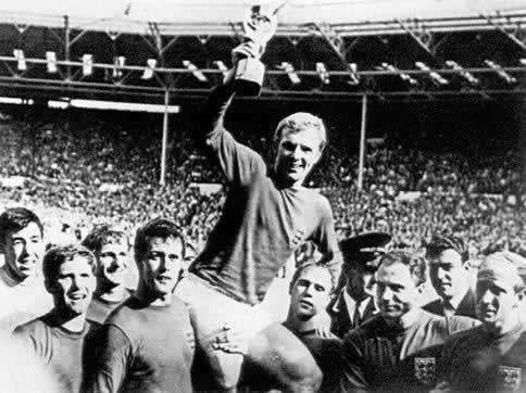 1966年7月30日,英格兰足球队在世界杯赛中获