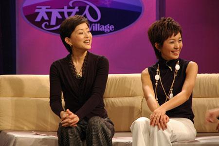 <em>天下女人</em>组图:勤奋美丽的<em>欧阳夏丹</em>_读书频道_