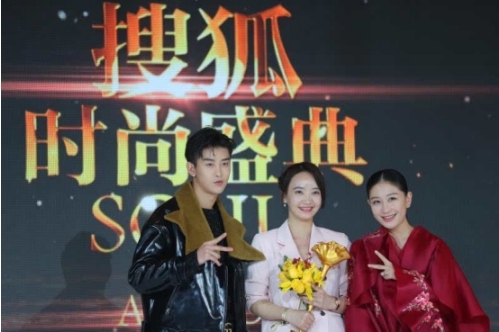 “军武次位面”获自媒体出品人大奖 将男人的浪漫变成新时尚