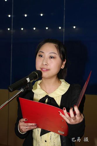 第二届大学生诗歌朗诵艺术节在洛阳举行(组图