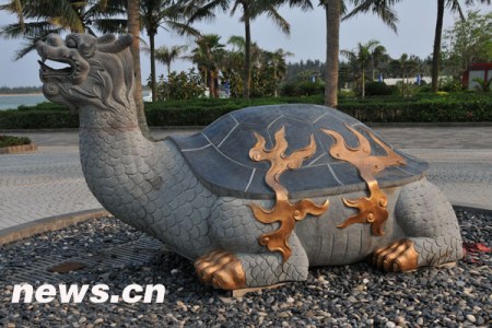 鳌石【鳌石碑文】传说中的鳌,是龙头,龟背,麒麟尾的通灵动物,在南海兴
