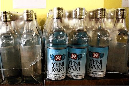 烈酒商mey icki所生产的国酒-雷基酒品牌之一新拉克酒(yeni raki)