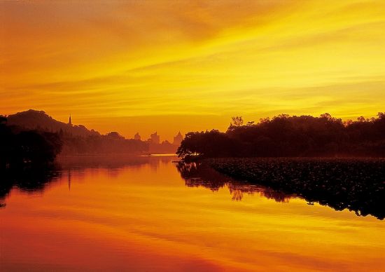 宝石流霞 孙小明摄