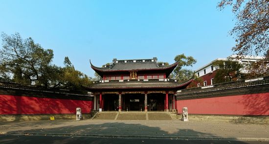 岳墓栖霞 孙小明摄