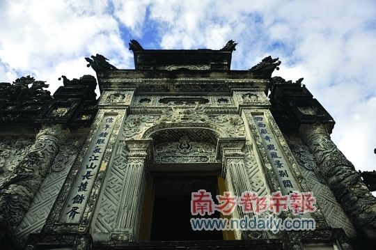 位于顺化的启定陵。 位于顺化的启定陵。