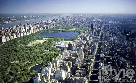 3. 纽约中央公园(Central Park)位于曼哈顿岛的中央。 3. 纽约中央公园(Central Park)位于曼哈顿岛的中央。