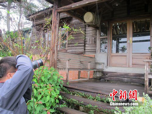 图为有落地长窗的中西合壁小屋 韩胜宝 摄 图为有落地长窗的中西合壁小屋 韩胜宝 摄