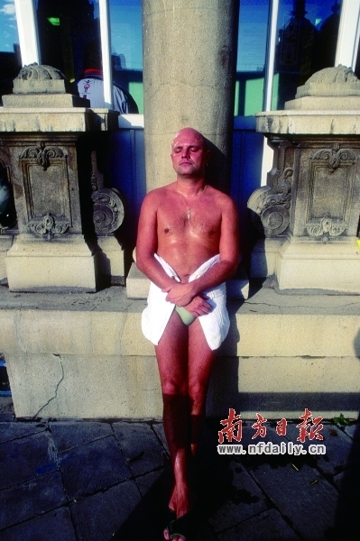 人们在泡温泉 人们在泡温泉