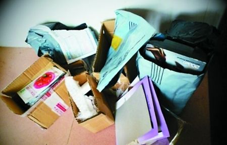 白领患上快递依赖症 不逛商场最爱拆包裹_中产生活_新浪财经_新浪网