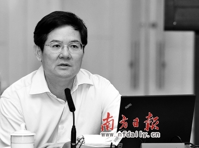 徐少华 徐少华