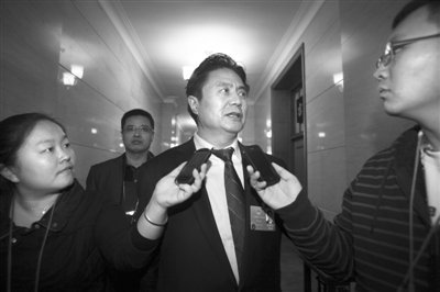昨日,北京,海南代表团对记者开放,海南省委书记罗保铭接受采访。本报记者 吴江 摄 昨日,北京,海南代表团对记者开放,海南省委书记罗保铭接受采访。本报记者 吴江 摄