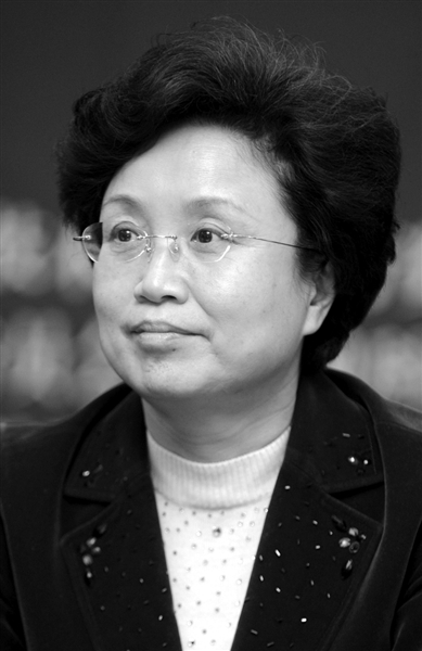 宋秀岩,全国妇联副主席、书记处第一书记,2005年至2010年,任青海省省长。 宋秀岩,全国妇联副主席、书记处第一书记,2005年至2010年,任青海省省长。