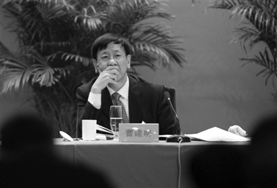 昨日,最高人民检察院检察长曹建明参加湖北代表团全会,审议两高报告。本报记者吴江摄 昨日,最高人民检察院检察长曹建明参加湖北代表团全会,审议两高报告。本报记者吴江摄