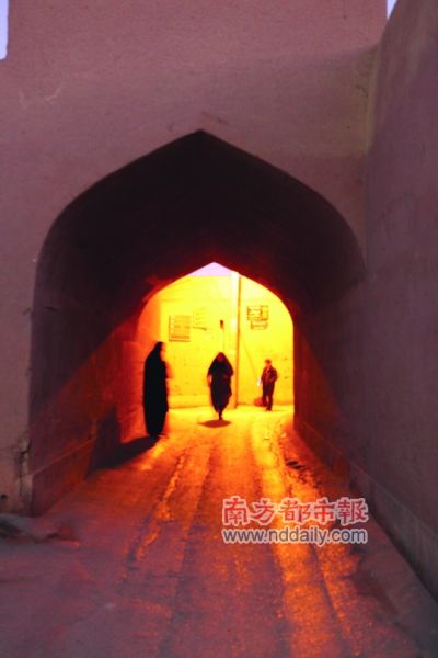 亚兹德的夜晚,就像《一千零一夜》里的童话场景。 亚兹德的夜晚,就像《一千零一夜》里的童话场景。