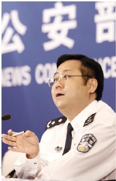 何挺长期在公安部任职,40岁当上公安部第一任反恐怖局局长。 新华社记者袁满❘摄 何挺长期在公安部任职,40岁当上公安部第一任反恐怖局局长。 新华社记者袁满❘摄
