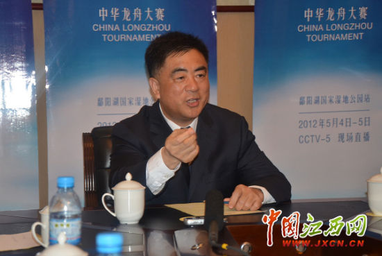 5月4日,江西省副省长朱虹在接受中国江西网记者采访时表示,到‘十二五’末,江西旅游力争跻身全国前十位。(江西网记者 晋帅兵 摄) 5月4日,江西省副省长朱虹在接受中国江西网记者采访时表示,到‘十二五’末,江西旅游力争跻身全国前十位。(江西网记者 晋帅兵 摄)