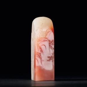 林文举作 荔枝洞石《桃源洞天》薄意方章 8.6×2.6×2.6cm 林文举作 荔枝洞石《桃源洞天》薄意方章 8.6×2.6×2.6cm