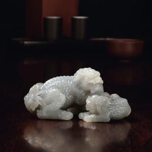 坑头天蓝冻石《太狮少狮文玩镇纸》4.4×10×4.4cm 坑头天蓝冻石《太狮少狮文玩镇纸》4.4×10×4.4cm