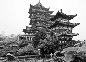 滕王阁历经29次重修,现在的滕王阁是1985年依照梁思成所绘的《重建滕王阁计划草图》重建而成。 滕王阁历经29次重修,现在的滕王阁是1985年依照梁思成所绘的《重建滕王阁计划草图》重建而成。